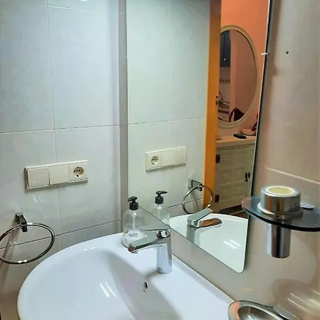 Apartamento Soleado, 1 Dormitorio Con Balcon, Piscina Y Garage Torrevieja